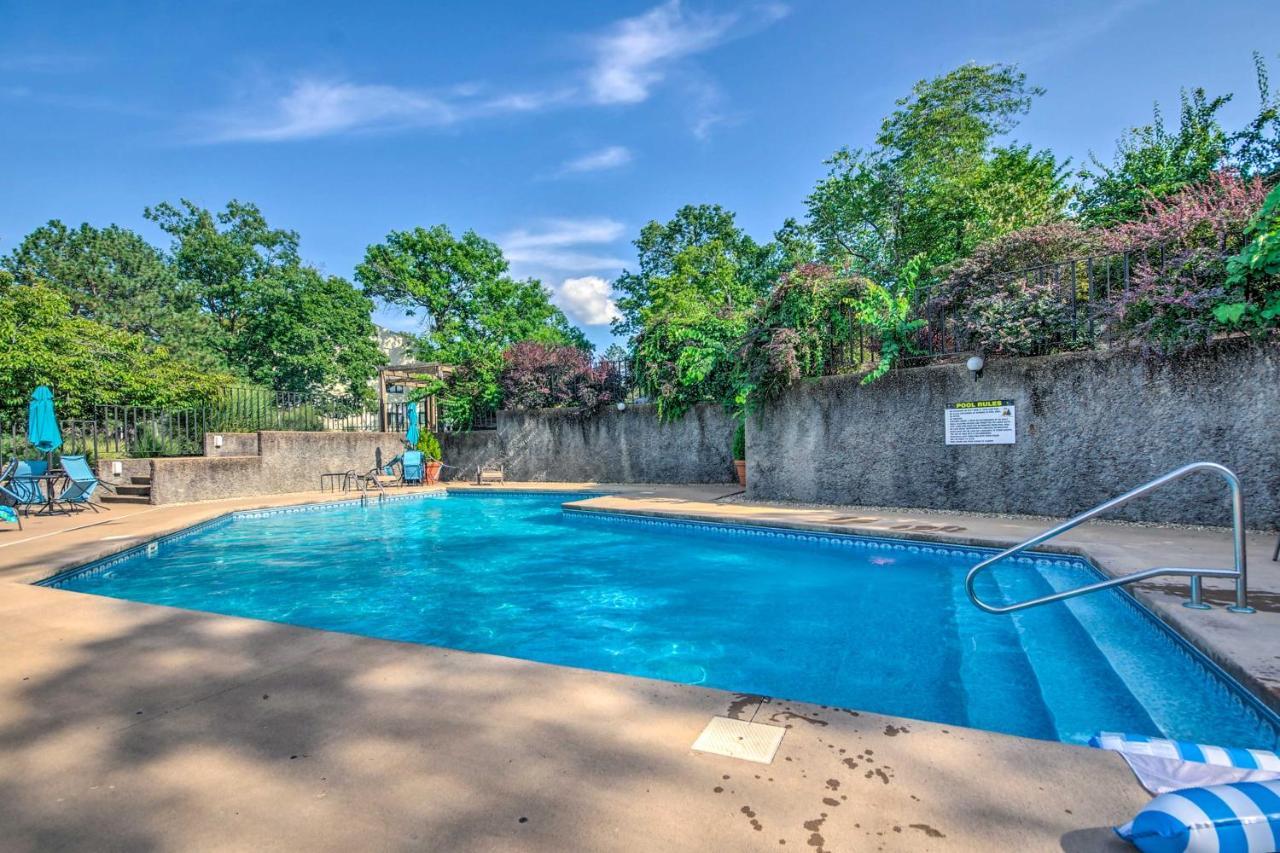 Ozarks Vacation Rental Condo With Lake View! Exterior photo