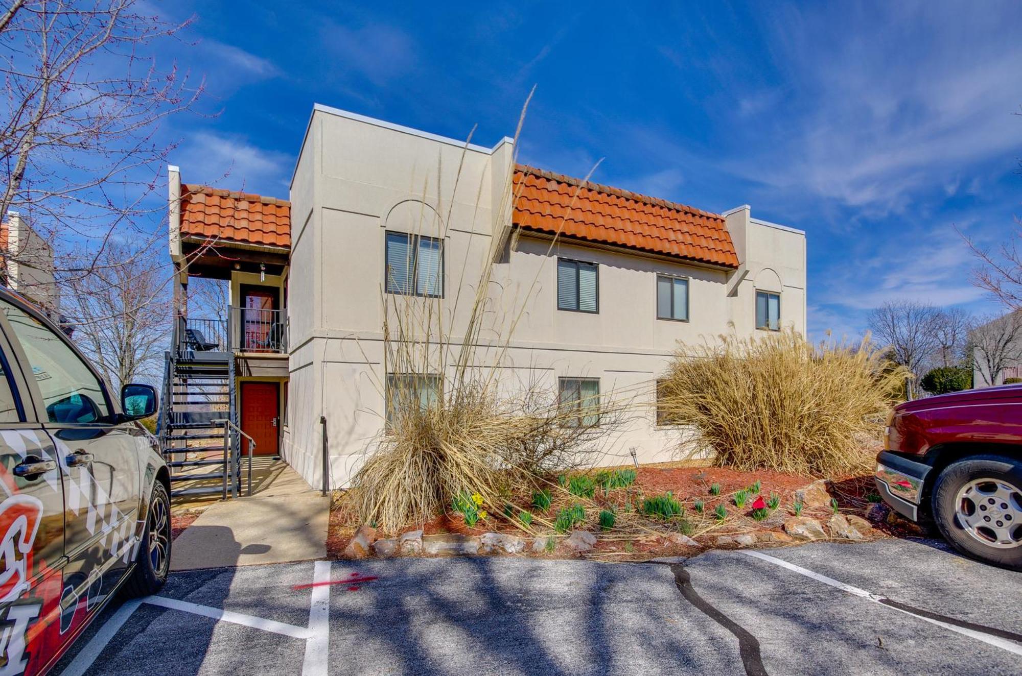 Ozarks Vacation Rental Condo With Lake View! Exterior photo