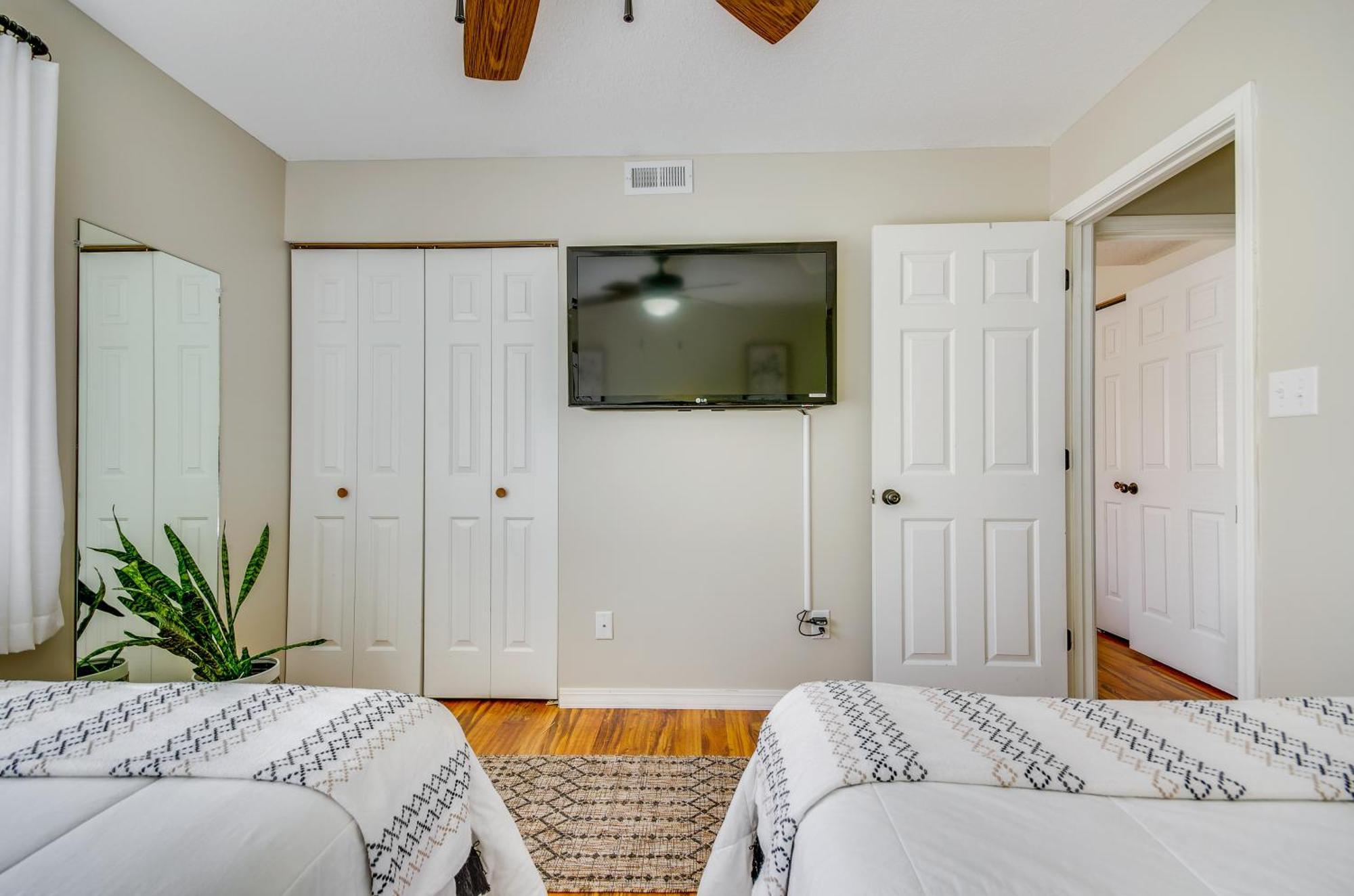 Ozarks Vacation Rental Condo With Lake View! Exterior photo