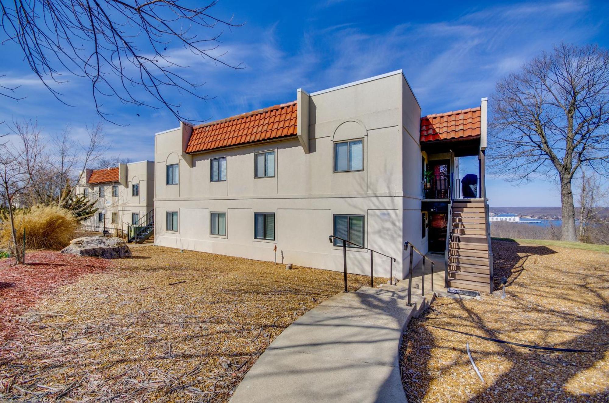 Ozarks Vacation Rental Condo With Lake View! Exterior photo
