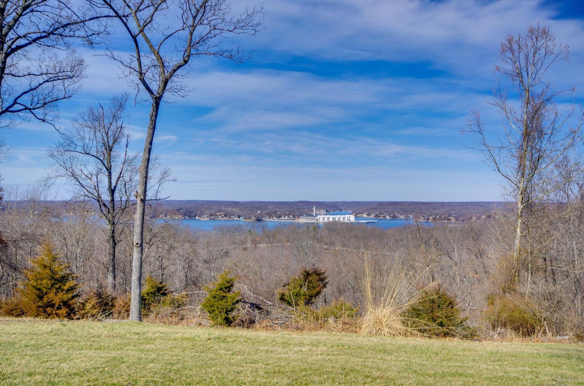 Ozarks Vacation Rental Condo With Lake View! Exterior photo