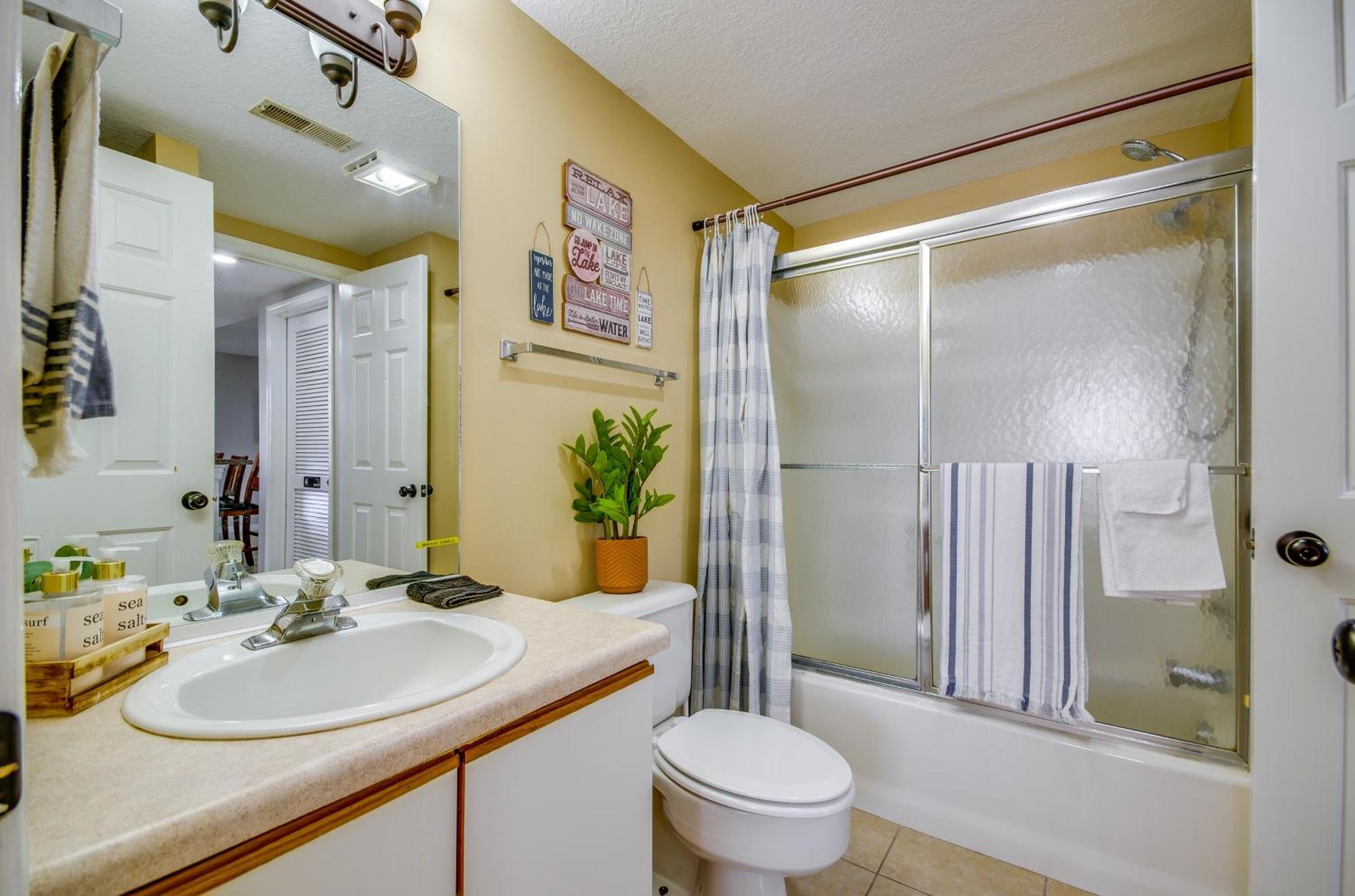 Ozarks Vacation Rental Condo With Lake View! Exterior photo