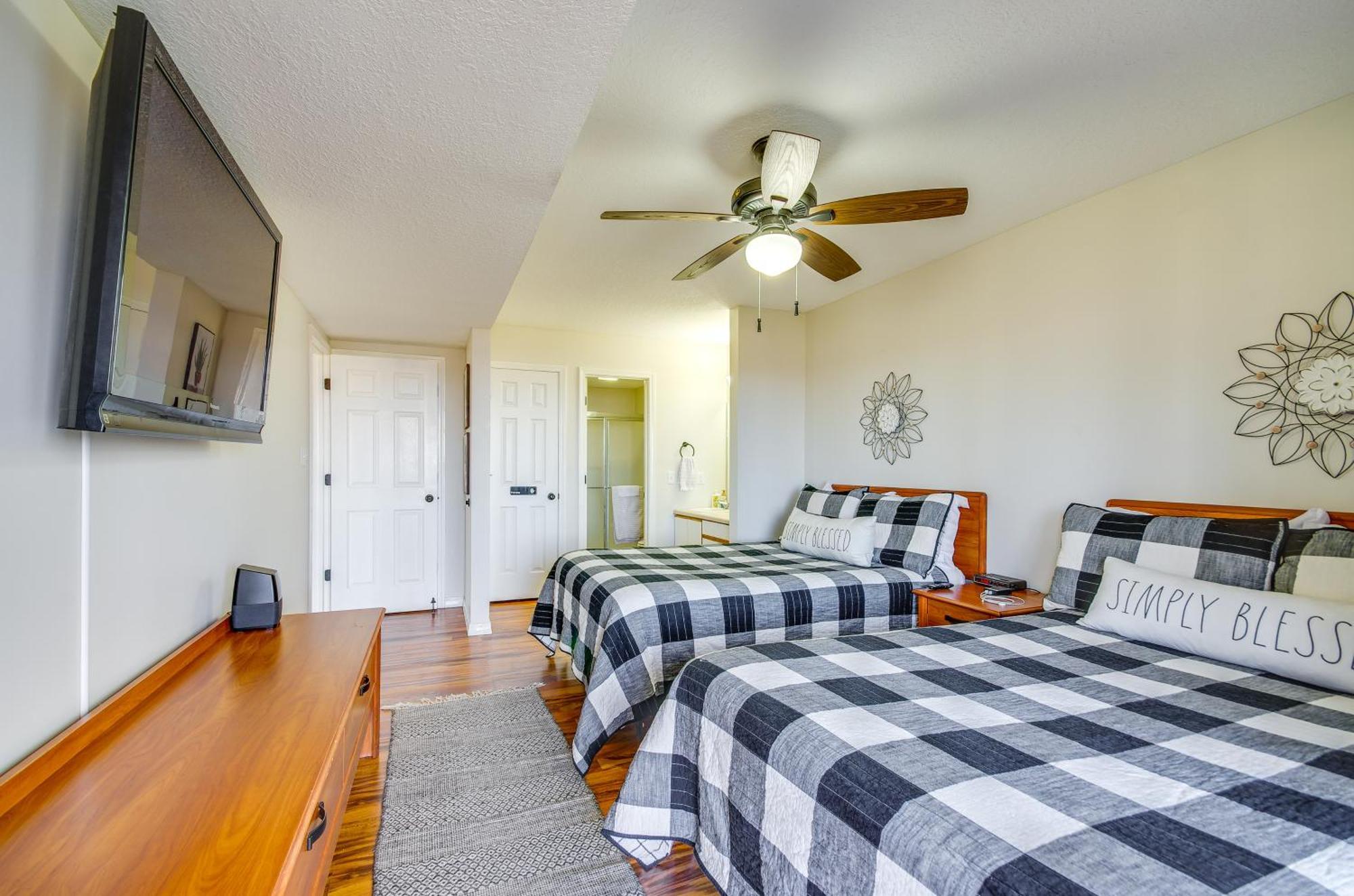 Ozarks Vacation Rental Condo With Lake View! Exterior photo
