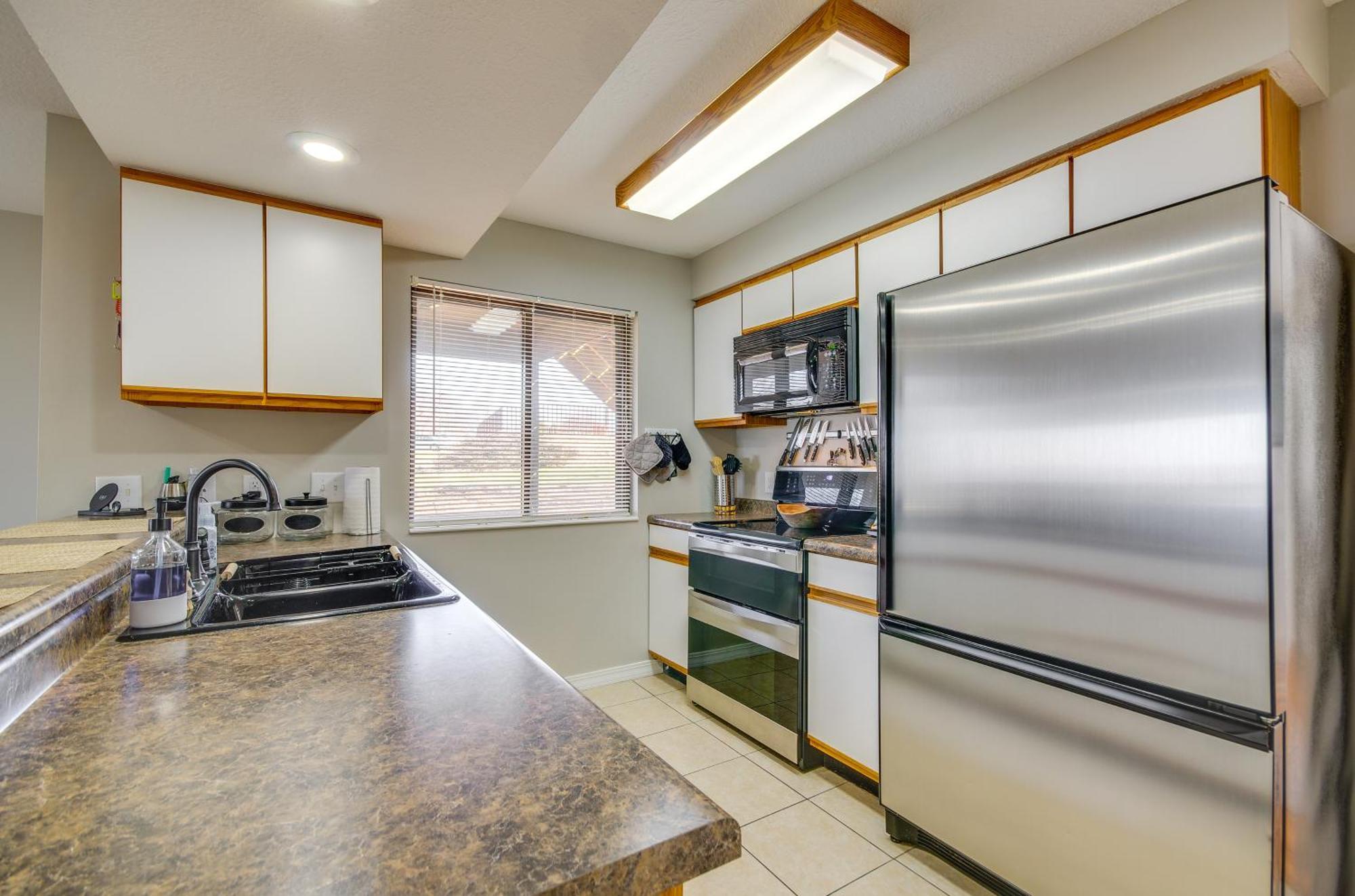 Ozarks Vacation Rental Condo With Lake View! Exterior photo