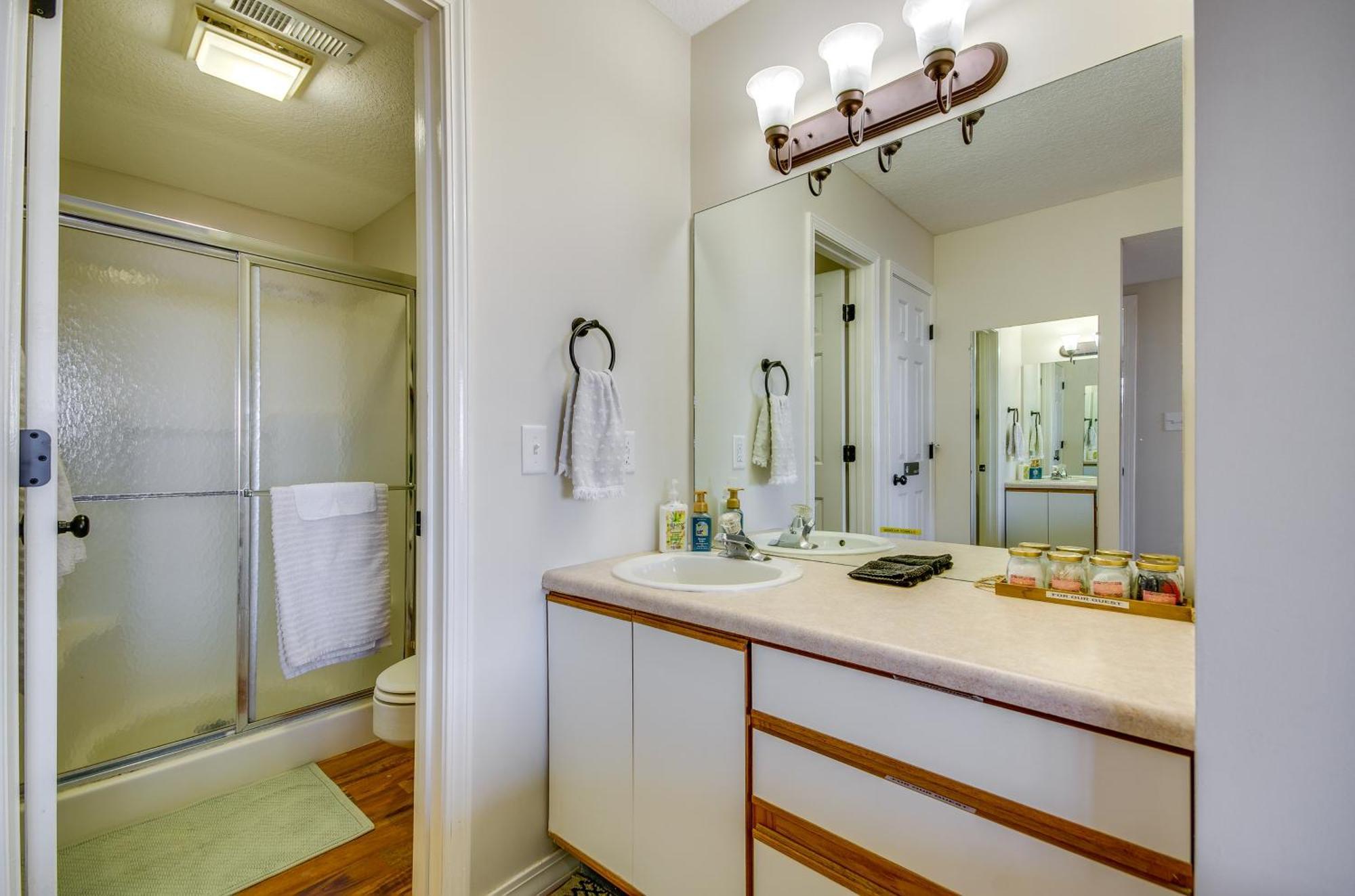 Ozarks Vacation Rental Condo With Lake View! Exterior photo