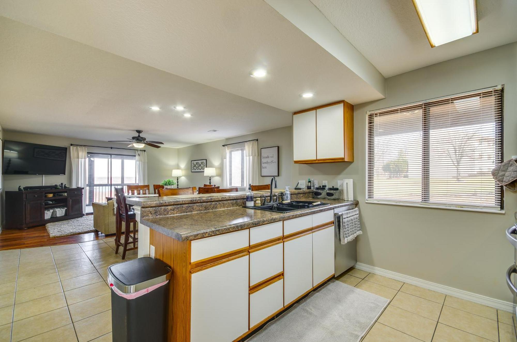 Ozarks Vacation Rental Condo With Lake View! Exterior photo