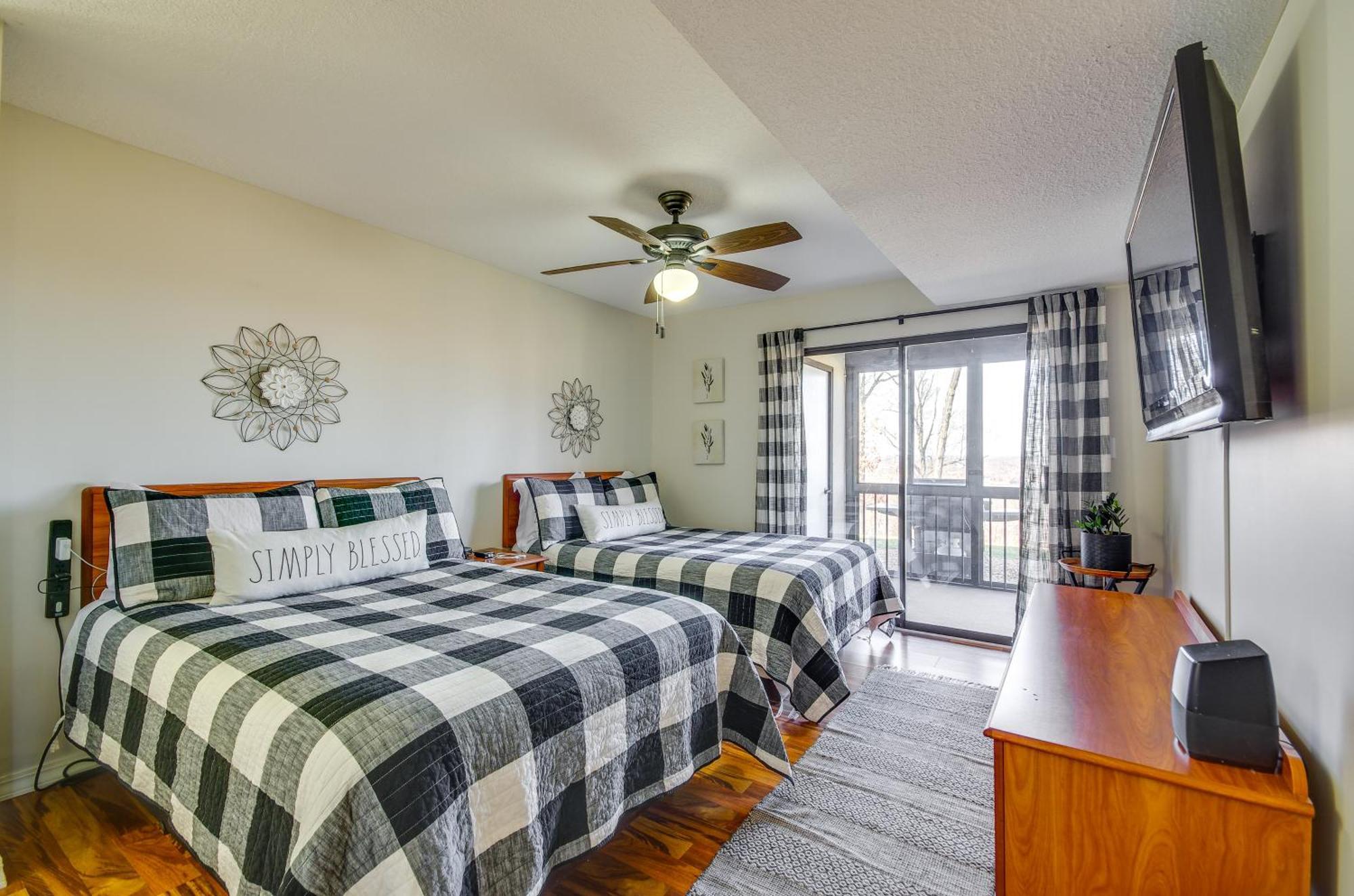 Ozarks Vacation Rental Condo With Lake View! Exterior photo